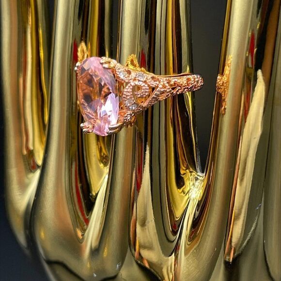 Chain bracelet NWOT, rose gold over stainless 6.5 inch L, 1/4 in. W. - Picture 8 of 16